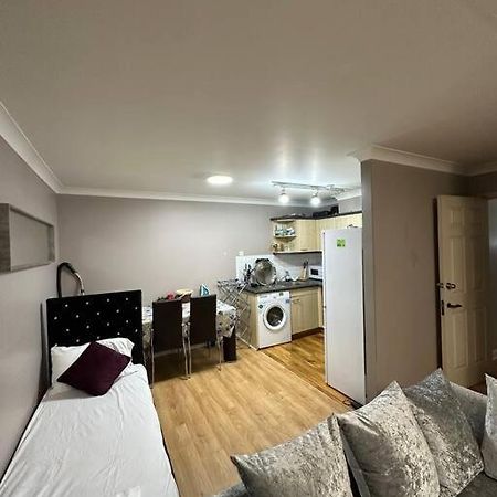 A 2 Standard Bedrooms Flat London Ngoại thất bức ảnh