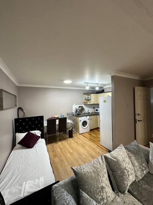 A 2 Standard Bedrooms Flat London Ngoại thất bức ảnh
