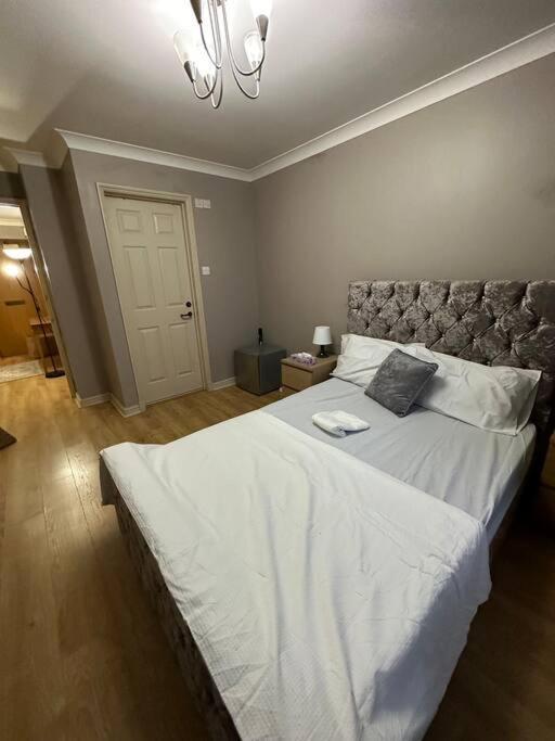 A 2 Standard Bedrooms Flat London Ngoại thất bức ảnh