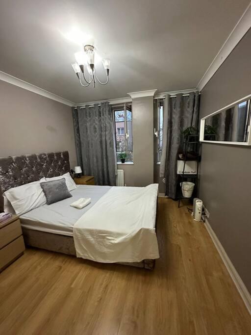 A 2 Standard Bedrooms Flat London Ngoại thất bức ảnh