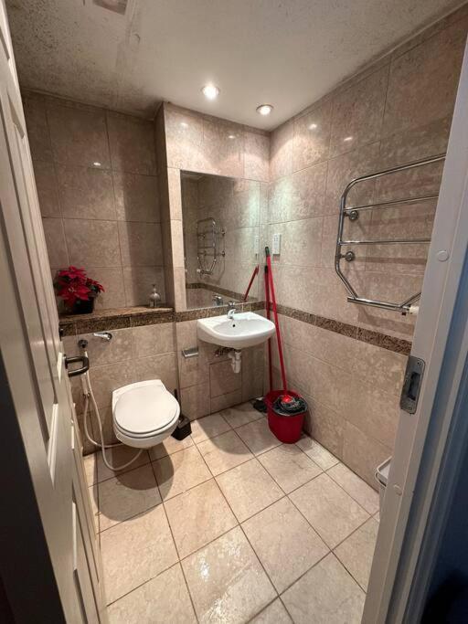 A 2 Standard Bedrooms Flat London Ngoại thất bức ảnh